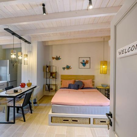 Fiorela'S Casa- A Stylish Loft Apartment In The Heart Of Preveza Esterno foto