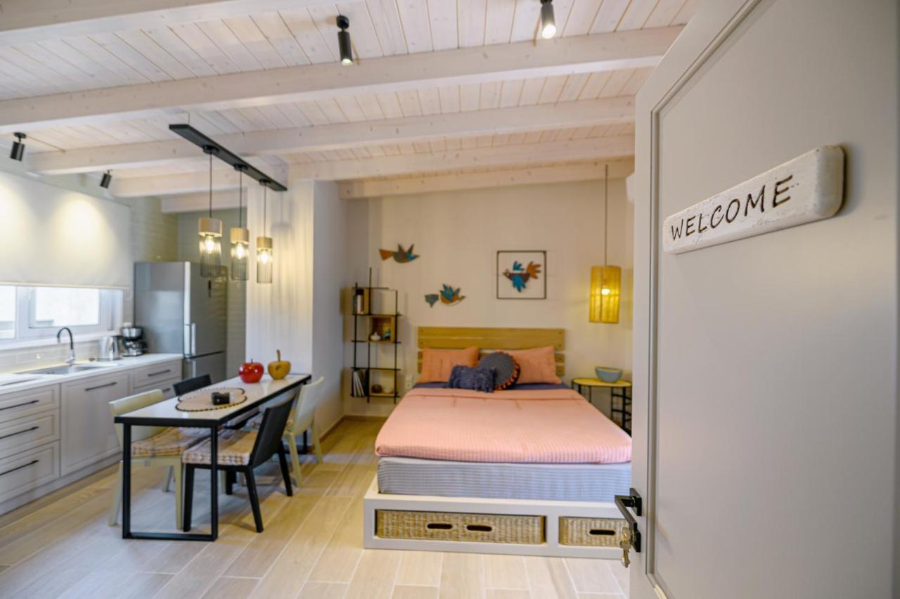 Fiorela'S Casa- A Stylish Loft Apartment In The Heart Of Preveza Esterno foto
